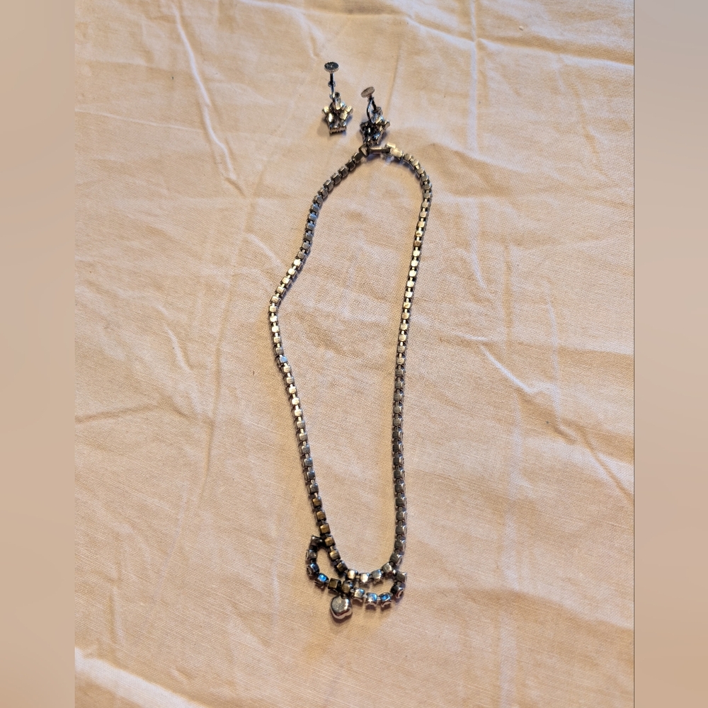 2/20$ Avon Silver Necklace with Crystal Details - Picture 3 of 4